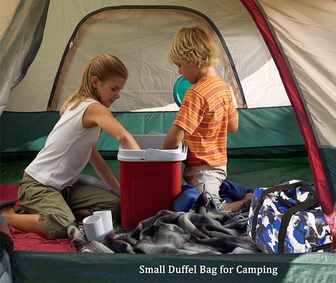 JIANYA Kids Duffle Bag Boys Sports Gym Bag with Shoe Compartment & Wet Pocket, Kids Carry On Weekender Travel Bag, Camo Red