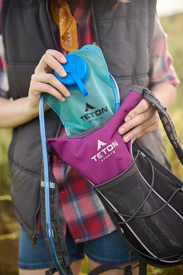 Teton Oasis/Trailrunner Hydration Backpack – Lightweight Water Pack with 2L/3L Bladder for Hiking, Running, Cycling, Biking – 2L/18L/22L Sizes – Sewn-in Rain Cover – Fits Men and Women
