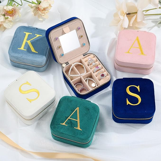 Parima Bridesmaid Proposal Gifts Wedding Day - Plush Velvet Personalized Travel Jewelry Case Organizer Bridal Shower Bride Matron Maid Of Honor Bachelorette Gifts for Bride - Letter E, White