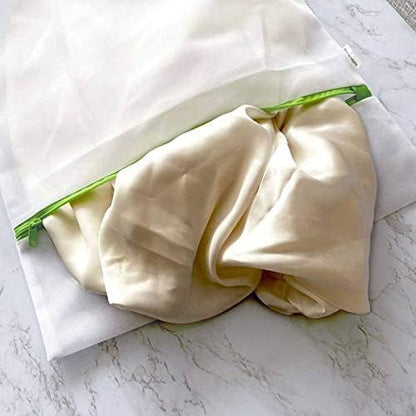 Heritage Park Fine Mesh Laundry Bags - Micro Mesh for Safely Washing Delicates, Wide Bottom for Extra Space, Hidden Zipper and Hanging Storage Loop - Multi Pack (1 Small 15" x 18", 1 Large (20" x 24")