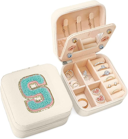 SANDJEST Personalized Jewelry Box, White Travel Jewelry Box with Initial S, Small Monogrammed Jewelry Case Organizer for Girls Women Teen Kids, Mini Travel Essentials Gifts for Birthday Christmas