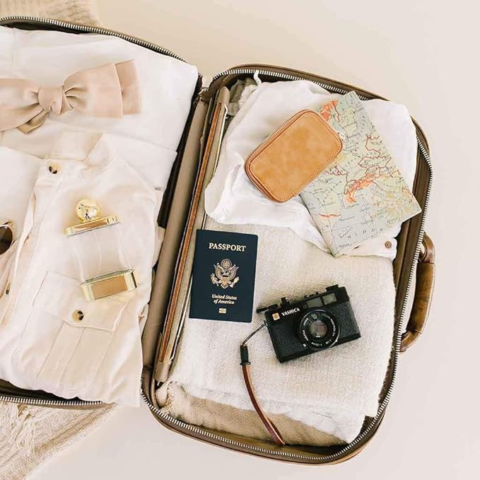 HISCOW Vegan Leather Travel Jewelry Case with Zipper - Portable Necklace & Earring Holder Organizer for Women Girls, Velvet-Lined Ring Box with Anti-Tarnish Design, Brown