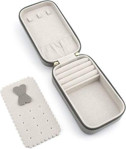 BONNY DODO Small Travel Jewelry Organizers Box for women with PU Leather Portable Mini Jewelry Case with compartments for Necklace Rings Earrings,Luxury Giftable boxes. (Gray, M)