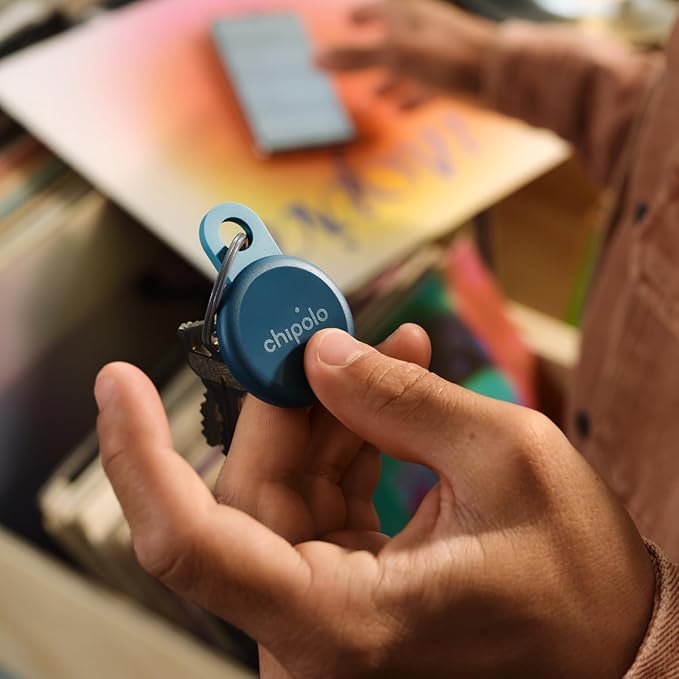 Chipolo LOOP - Rechargeable Bluetooth Tracker for Key and Pocket Location, Compatible with Apple or Google, Call Your Phone & Out of Range Alerts for Android