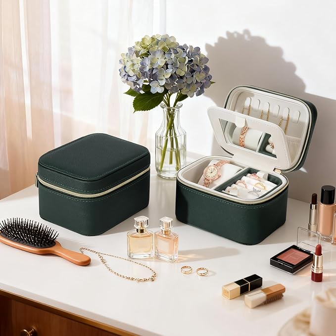 DesignSter Travel Jewelry Case,Small Jewelry Box with Mirror,Leather Material Travel Jewelry Case Organizer, Portable Jewelry Organizer with Zipper(Green