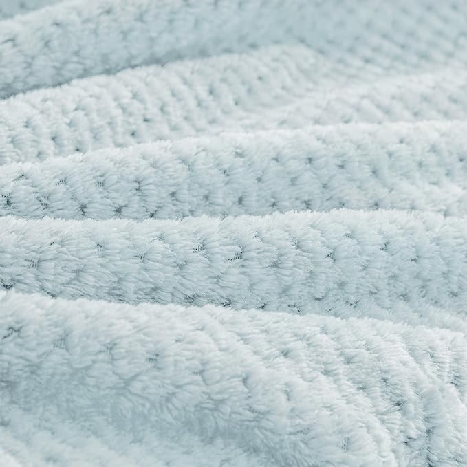 BEDELITE Travel Blanket with Bag, Ultra-Soft Jacquard Fleece Blanket with Luggage Sleeve & Backpack Clip, Airplane Blanket Travel Essentials, Blue