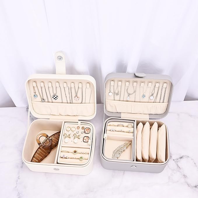 2 Layer Portable Jewelry Box, Large Jewelry Travel Case with 4 Jewelry Pouches, Medium Size Jewelry Organizer Box for Earrings, Necklaces, Bracelets (beige)