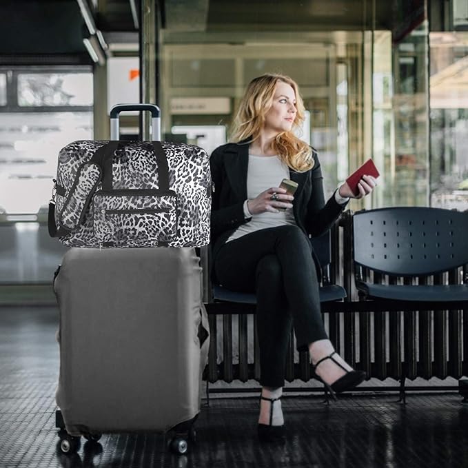 F.FETIVIN Travel Foldable Waterproof Duffel Bag - Lightweight Carry on Luggage Tote Duffel Bag(Leopard Print)