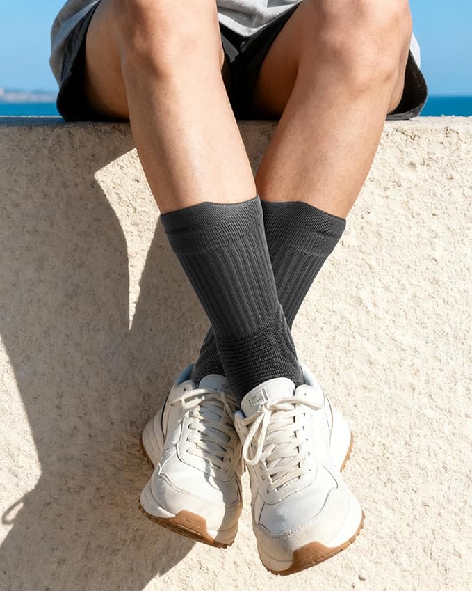 findway Compression Running Socks 3 Pairs, Anti-Blister Crew Socks All Day Dry Athletic Socks for Men and Women