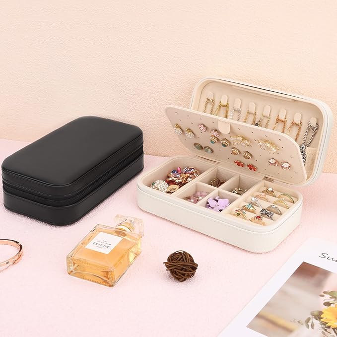 DesignSter Travel Jewelry Box, PU Leather Portable Jewelry Case, Small Jewelry Boxes for Gifts, Travel Jewelry Organizer for Women Rings Earrings Necklaces Bracelets (Beige)