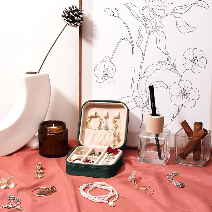 Leezmark 8 Pcs Bridesmaid Gifts Set Of 8 Jewelry Travel Case, Velvet Bridesmaid Proposal Gifts Box Portable Jewelry Travel Organizer Small Jewelry Box Mini Storage Box, Green