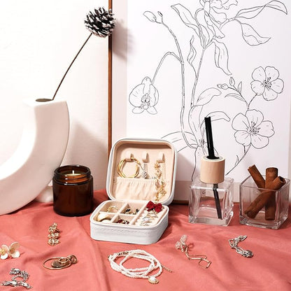 Leezmark 8 Pcs Jewelry Travel Case, Bridesmaid Gifts Set Of 6 & 8, Velvet Portable Jewelry Travel Organizer Small Jewelry Box Bridesmaid Proposal Gifts Box Mini Storage Organizer Storage Box, White