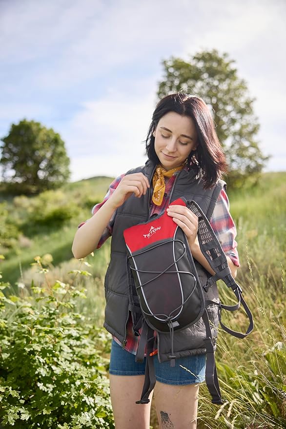 Teton Oasis/Trailrunner Hydration Backpack – Lightweight Water Pack with 2L/3L Bladder for Hiking, Running, Cycling, Biking – 2L/18L/22L Sizes – Sewn-in Rain Cover – Fits Men and Women