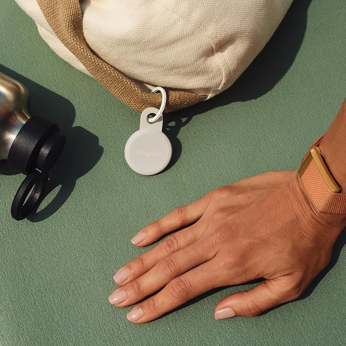 Chipolo LOOP - Rechargeable Bluetooth Tracker for Key and Pocket Location, Compatible with Apple or Google, Call Your Phone & Out of Range Alerts for Android (Navy)