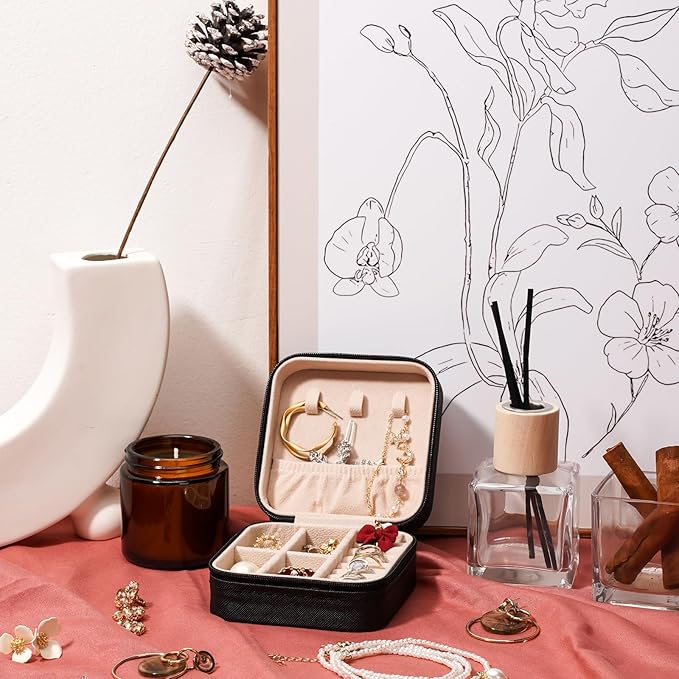 Leezmark 8 Pcs Jewelry Travel Case, Bridesmaid Gifts Set Of 6 & 8, Velvet Portable Jewelry Travel Organizer Small Jewelry Box Bridesmaid Proposal Gifts Box Mini Storage Organizer Storage Box, Black