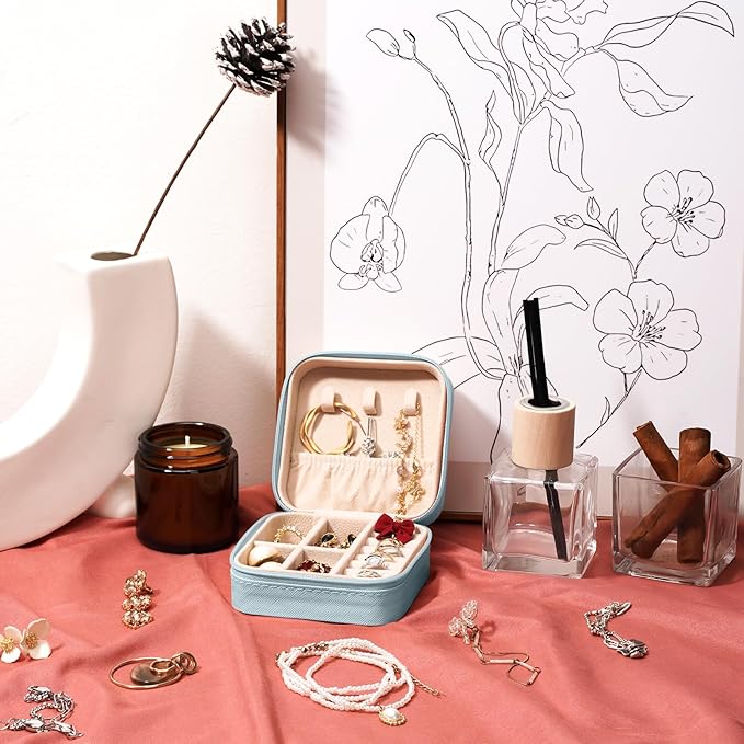 Leezmark 8 Pcs Jewelry Travel Case, Bridesmaid Gifts Set Of 8, Velvet Portable Jewelry Travel Organizer Small Jewelry Box Bridesmaid Proposal Gifts Box Mini Storage Organizer Storage Box, Light Blue