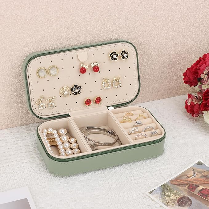 DesignSter Travel Jewelry Box, PU Leather Portable Jewelry Case, Small Jewelry Boxes for Gifts, Travel Jewelry Organizer for Women Rings Earrings Necklaces Bracelets (Avocado Green)