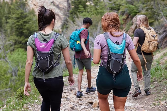 Teton Oasis/Trailrunner Hydration Backpack – Lightweight Water Pack with 2L/3L Bladder for Hiking, Running, Cycling, Biking – 2L/18L/22L Sizes – Sewn-in Rain Cover – Fits Men and Women