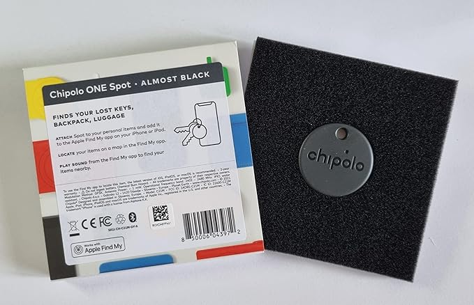 Chipolo ONE Spot - Key Finder, Bluetooth Tracker for Keys, Bag - Works with The Apple Find My app (only for iOS) (Almost Black)