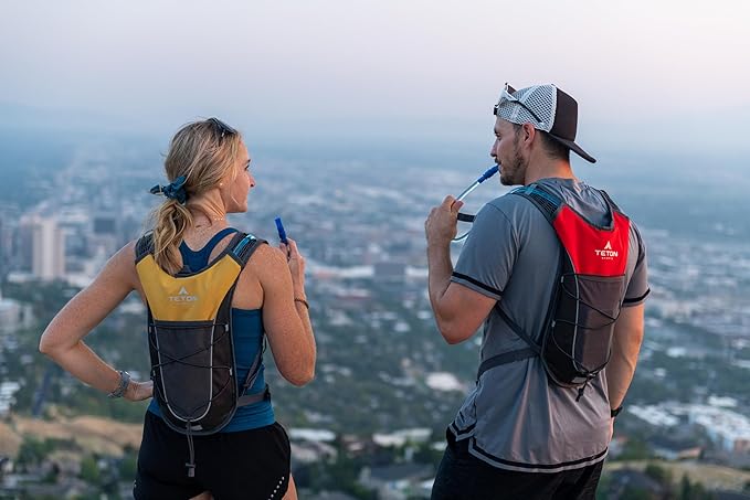Teton Oasis/Trailrunner Hydration Backpack – Lightweight Water Pack with 2L/3L Bladder for Hiking, Running, Cycling, Biking – 2L/18L/22L Sizes – Sewn-in Rain Cover – Fits Men and Women