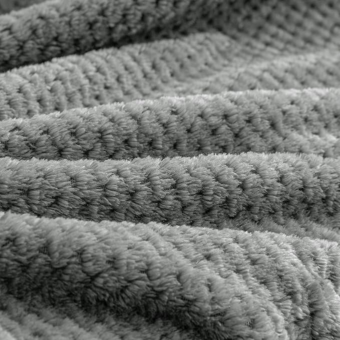 BEDELITE Travel Blanket with Bag, Ultra-Soft Jacquard Fleece Blanket with Luggage Sleeve & Backpack Clip, Airplane Blanket Travel Essentials, Grey