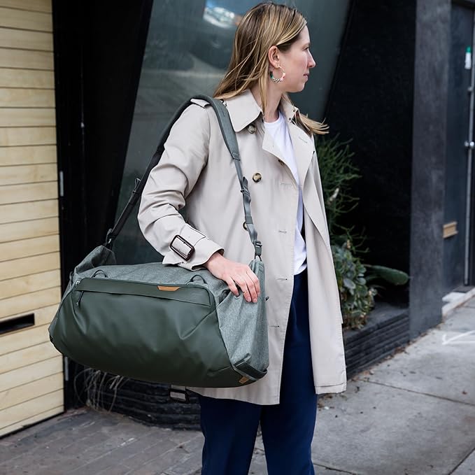 Peak Design Travel Duffel, Extra-Wide Single Zip Access, Weatherproof Shell, 4 External Pockets, Fits Packing Cubes & Camera Cubes, Ideal for Weekend Trips, Versatile Duffel Bag for Travel