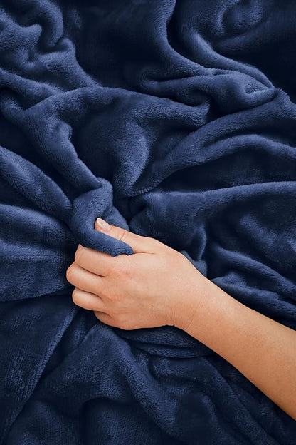 EverSnug Travel Blanket and Pillow - Premium Soft 2 in 1 Airplane Blanket with Soft Bag Pillowcase, Hand Luggage Sleeve and Backpack Clip (Navy Blue)