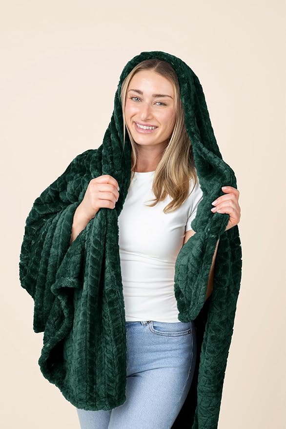 EverSnug Premium Travel Blanket Pillow - Soft 2 in 1 Airplane Blanket with Soft Bag Pillowcase, Hand Luggage Sleeve and Backpack Clip (Forest Green)