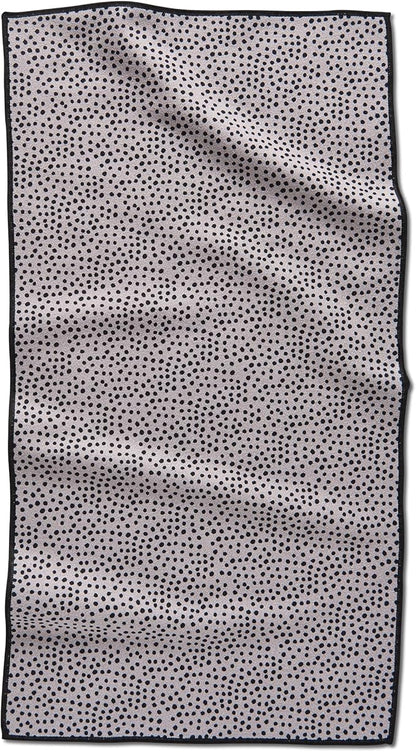 GEOMETRY Gym Towels for Working Out - Compact & Quick Dry, Super Absorbent Double-Sided Microfiber Sweat Towel – Premium Microfiber for Gym - Freckles, 16" x 30", 1 Piece