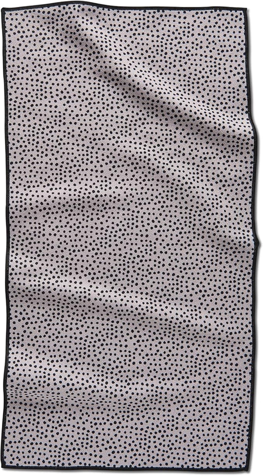 GEOMETRY Gym Towels for Working Out - Compact & Quick Dry, Super Absorbent Double-Sided Microfiber Sweat Towel – Premium Microfiber for Gym - Freckles, 16" x 30", 1 Piece